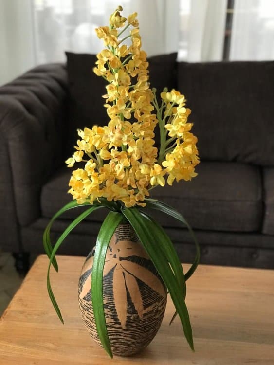 Напольная цветочная композиция Орхидея в деревянной вазе №1